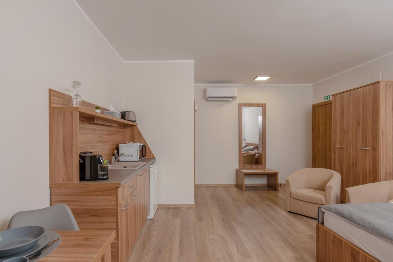 Hídfő Apartman-Nyugalom Szigetei Gyula Exterior foto